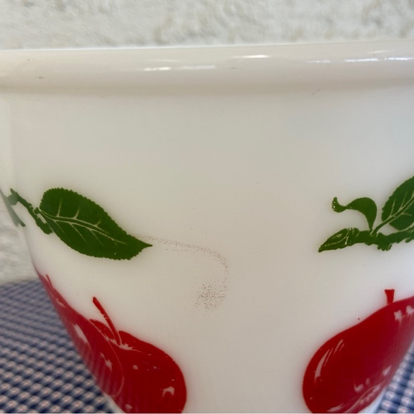 MCM Hazel Atlas White Splash-Proof Mixing Bowl - Apple Design - Picture 14 of 14